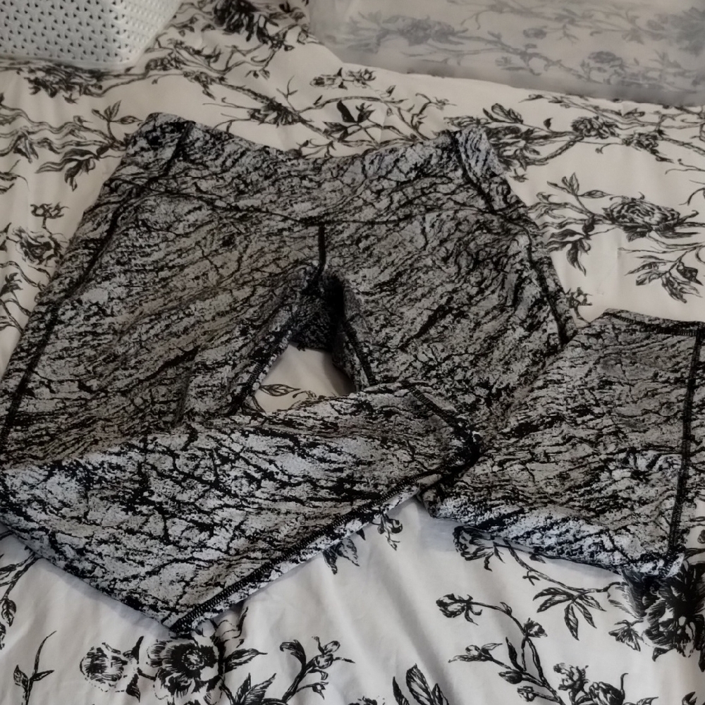 Black and White Patterned Leggings